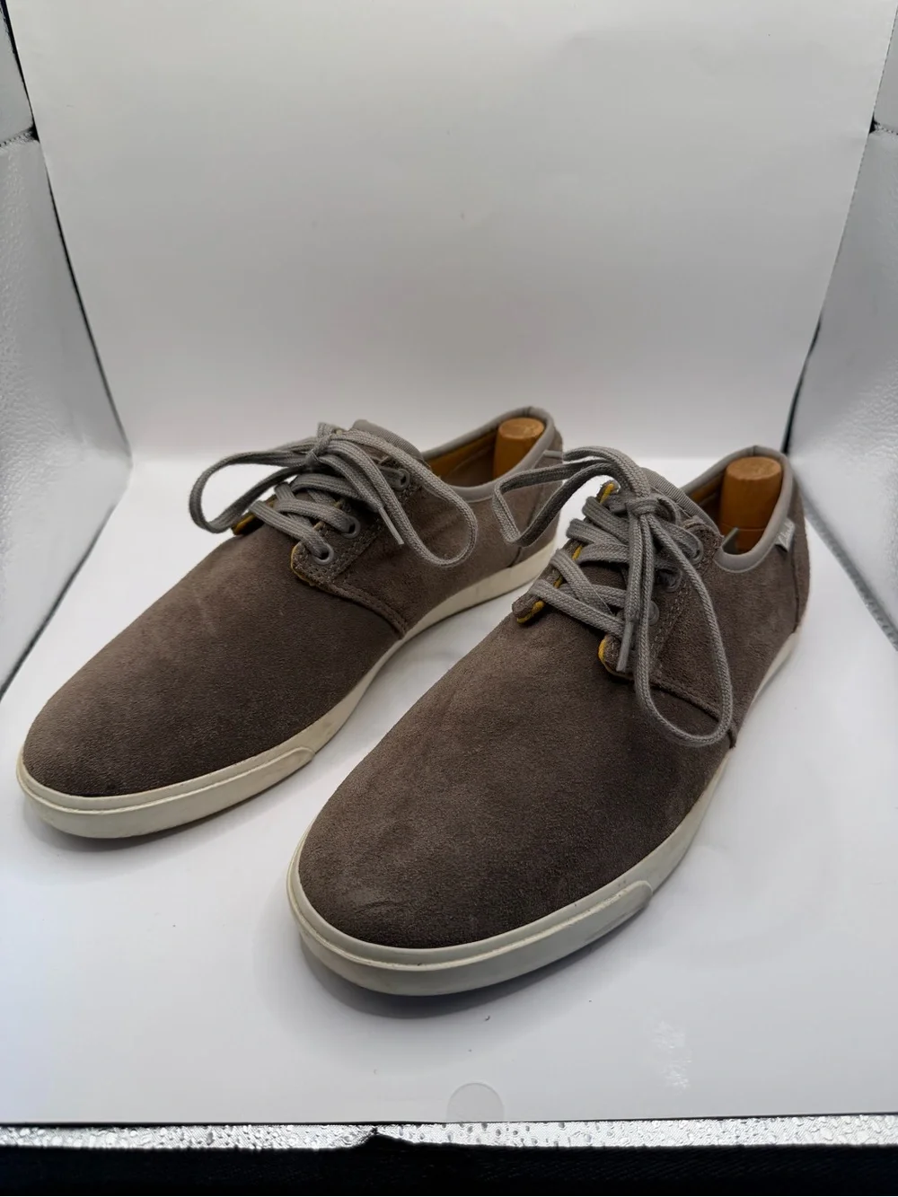 Clarks Men’s Suede Lace Up Casual Sneakers Gray Taupe Size 8M